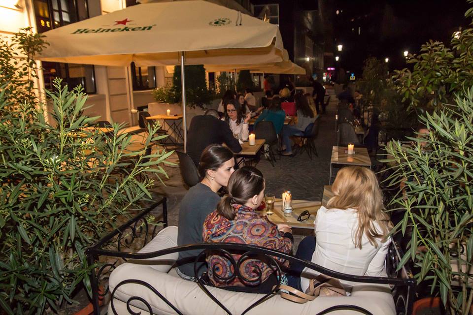 Fotografie Entourage din galeria Locație