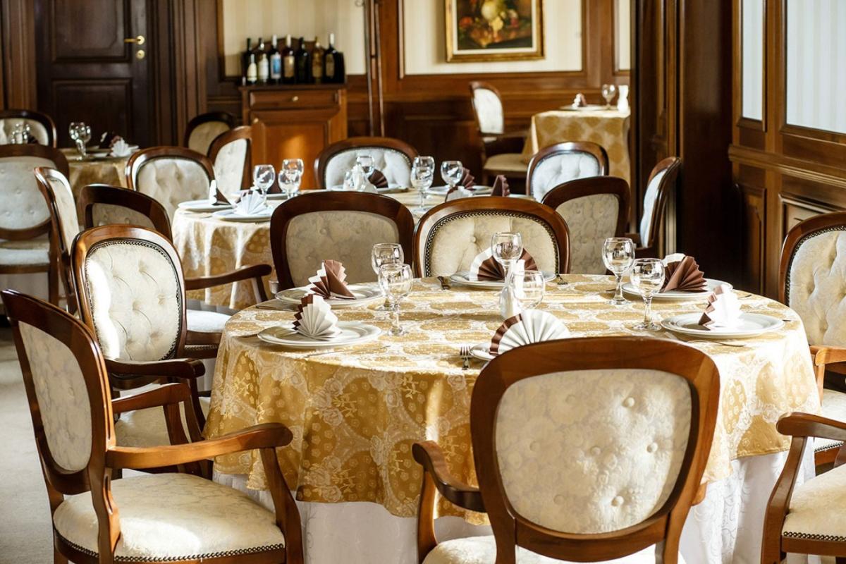 Fotografie Plopii Fără Soț din galeria Locație