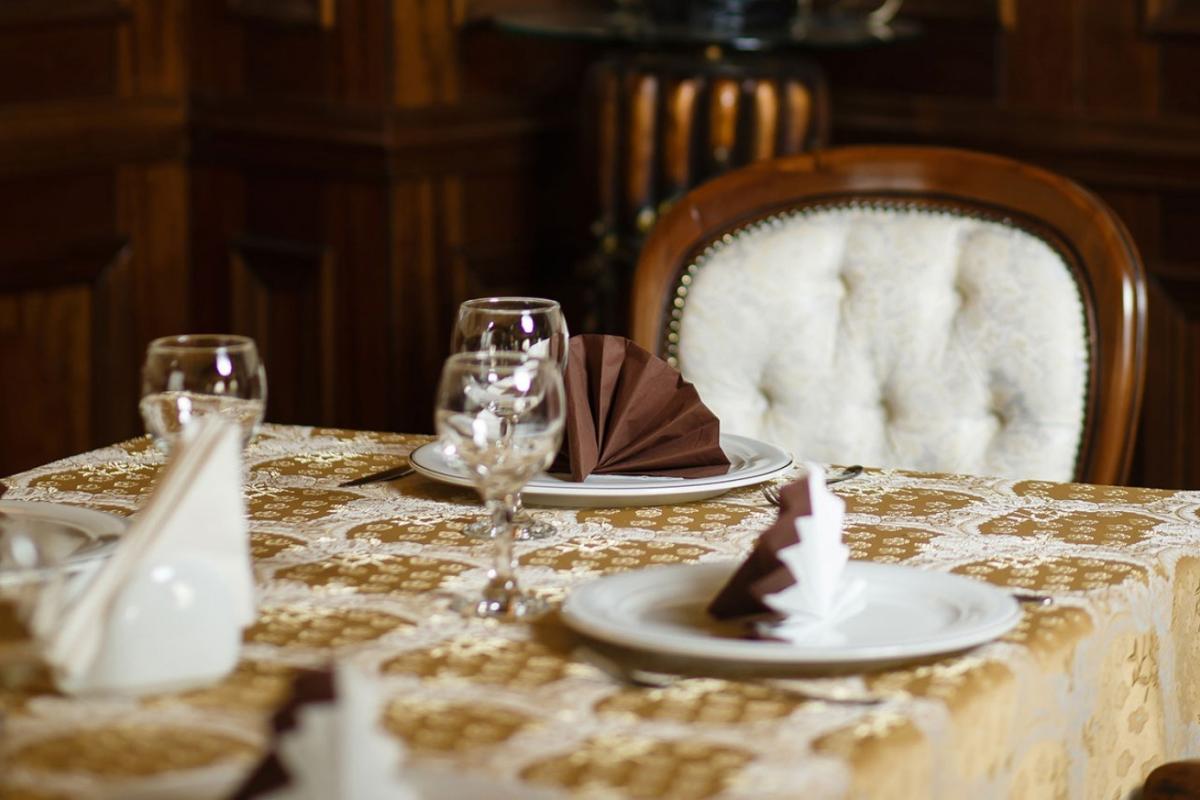 Fotografie Plopii Fără Soț din galeria Locație