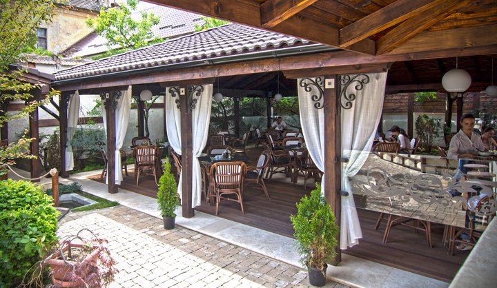 Fotografie Millenium Pub & Café din galeria Grădina de vară